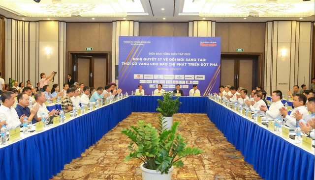 Diễn đàn có gần 100 Tổng Biên tập các báo, tạp chí Trung ương và địa phương tham dự. 7665544.jpg