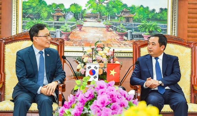 Bí thư Tỉnh ủy Hải Dương Trần Đức Thắng tiếp Đại sứ Hàn Quốc tại Việt Nam Choi Youngsam. 3333.jpg