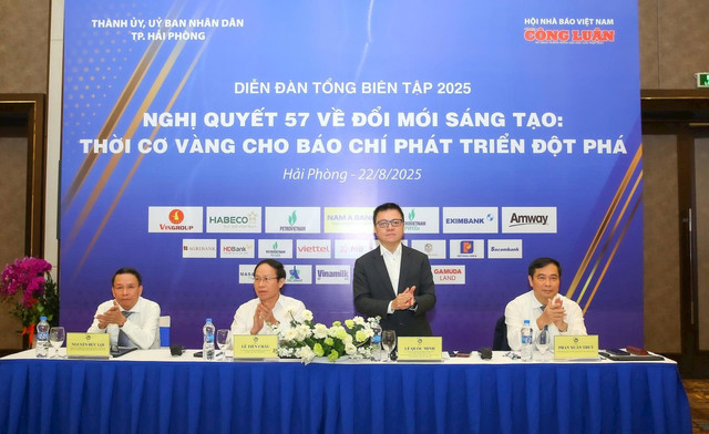 Các đại biểu đồng chủ trì diễn đàn. 87776655.jpg
