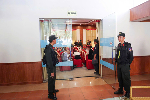 Cơ quan công an tiến hành khám xét tại hiện trường 2.jpg