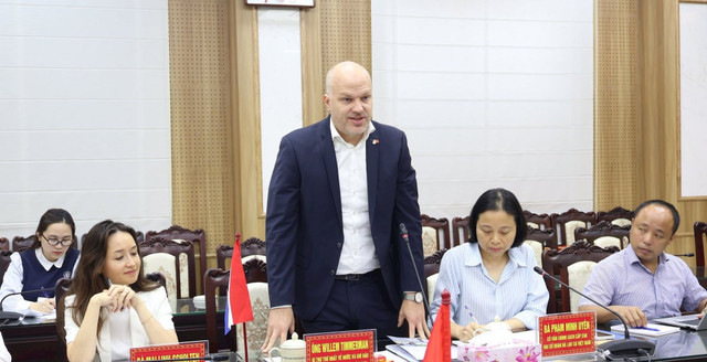 Ngài Willem Timmerman, Bí thư thứ nhất phụ trách lĩnh vực nước và khí hậu, Đại sứ quán Vương quốc Hà Lan tại Việt Nam phát biểu tại buổi làm việc 3.jpg