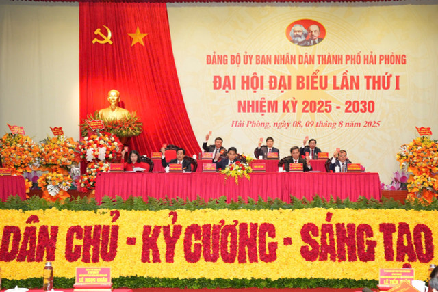 Các đại biểu biểu quyết tại Đại hội. 653.jpg