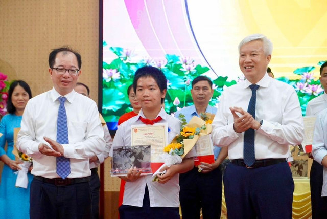 Một số hình ảnh tại hội nghị tri ân. 776655.jpg