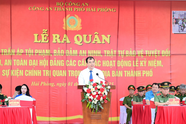 Phó chủ tịch UBND thành phố Hải Phòng Nguyễn Minh Hùng phát biểu tại lễ ra quân 214.jpg