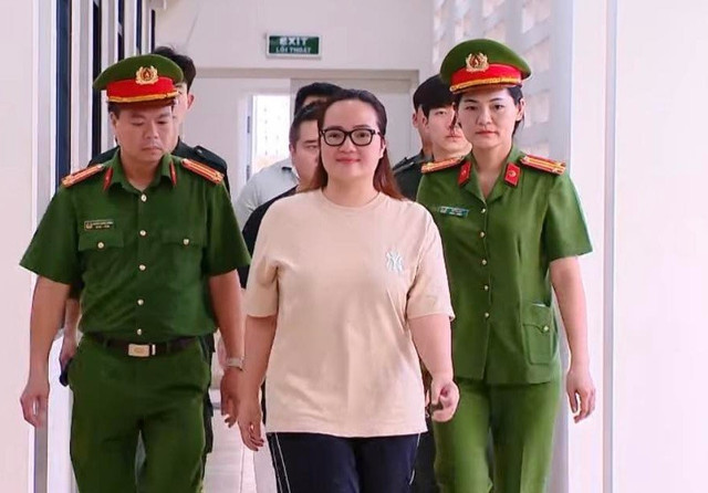 Hoàng Hường khi bị dẫn giải. 8888.jpg
