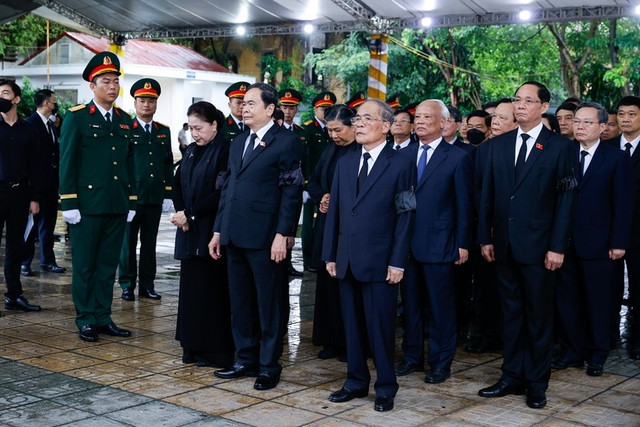 Đoàn Quốc hội do Chủ tịch Quốc hội Trần Thanh Mẫn làm Trưởng đoàn viếng nguyên Chủ tịch nước Trần Đức Lương. Ảnh: VGP 888.jpg