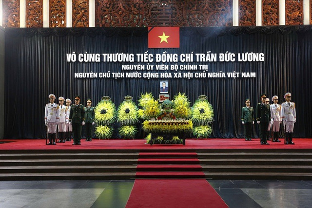 Linh cữu nguyên Chủ tịch nước Trần Đức Lương được quàn tại Nhà tang lễ Quốc gia, số 5 Trần Thánh Tông, thành phố Hà Nội. Ảnh: VGP 2.jpg