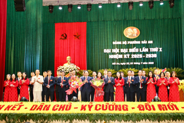 Ban Chấp hành Đảng bộ phường Hải An nhiệm kỳ 2025 - 2030 ra mắt Đại hội. 87.jpg