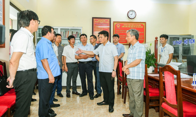 Chủ tịch UBND tỉnh Hải Dương Lê Ngọc Châu đã trực tiếp đi kiểm tra công tác chuẩn bị các điều kiện để chính quyền cấp xã mới vận hành thử nghiệm. 9888.jpg