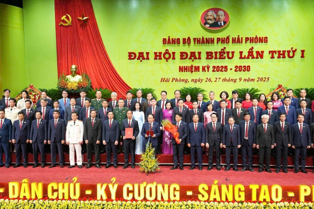 Bí thư Thành ủy Hải Phòng Lê Tiến Châu thay mặt Ban Chấp hành Đảng bộ thành phố Hải Phòng, nhiệm kỳ 2025-2030 phát biểu nhận nhiệm vụ. 01.jpg
