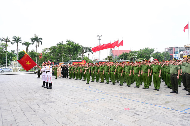 Lực lượng tham lễ ra quân 89995.jpg
