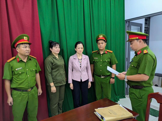 Cơ quan Cảnh sát điều tra Công an TP HCM tống đạt các thủ tục tố tụng đối với Nguyễn Thị Tuyết Chinh. 899966.jpg