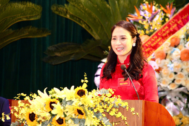 Bà Nguyễn Thị Thu, Thành ủy viên, Bí thư Đảng ủy, Chủ tịch HĐND phường Hải An phát biểu khai mạc Đại hội. 77666.jpg