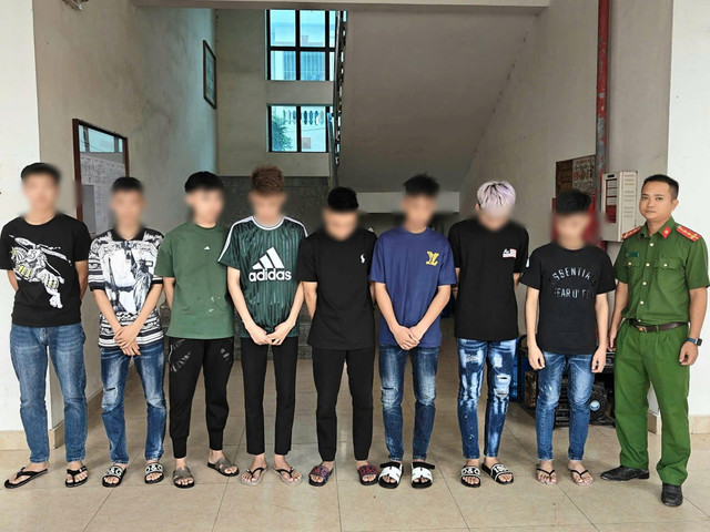 Nhóm đối tượng tại cơ quan công an. 65544.jpg