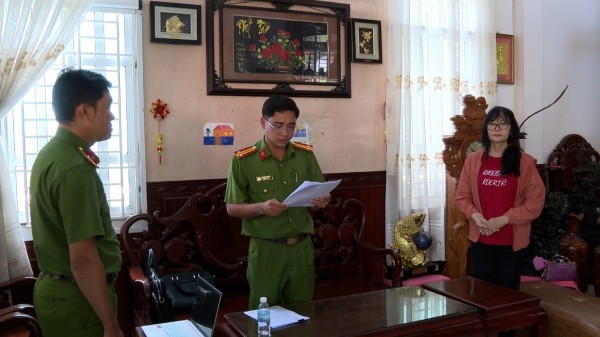 Cơ quan điều tra tống đạt quyết định tố tụng đối với bị can Nguyễn Ngọc Thúy 777766.jpg