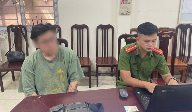 Công an phường Phương Liệt đang lấy lời khai của Đ.C.T. 34445.jpg