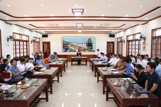 Lãnh đạo Sở Văn hoá Thể thao và Du lịch thành phố Hải Phòng làm việc với Ban Quản lý Di tích Côn Sơn - Kiếp Bạc. 2333.jpg