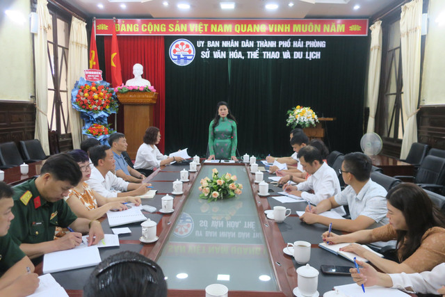 Bà Trần Thị Hoàng Mai, Giám đốc Sở Văn hóa Thể thao và Du lịch chủ trì cuộc làm việc. Ảnh: Hồng Nhung. 899999.jpg