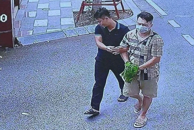 Mạng xã hội ngay lập tức lan truyền hình ảnh Tiến "Bịp" bị bắt. 78.jpg