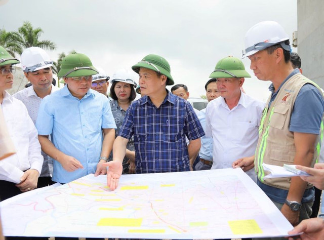 Chủ tịch UBND tỉnh Hải Dương Lê Ngọc Châu kiểm tra Dự án cải tạo, nâng cấp đường tỉnh 396 kéo dài (đoạn nối từ đường tỉnh 391 đến đường tỉnh 390) 1333.jpg
