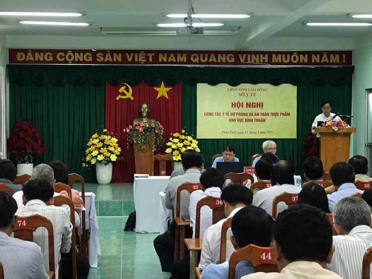 Hội nghị bàn giải pháp kiểm soát an toàn thực phẩm và phòng chống dịch bệnh quang-canh-hoi-nghi.jpg