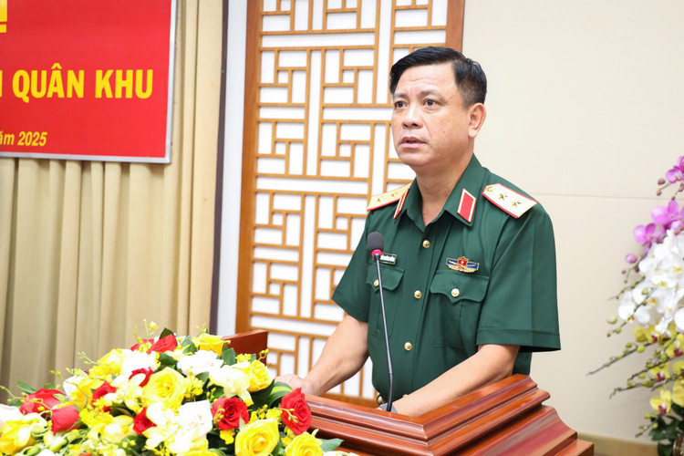 Trung tướng Nguyễn Trường Thắng, Ủy viên Trung ương Đảng, Thứ trưởng Bộ Quốc phòng, phát biểu tại hội nghị bàn giao chức vụ Tư lệnh Quân khu 7. 7.jpg