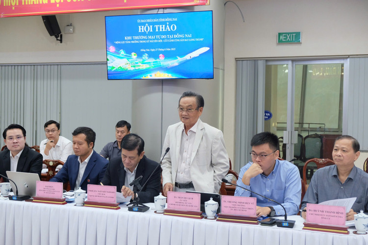 LÊ LÂM khu-thuong-mai-tu-do-17510113299201918558598.jpg