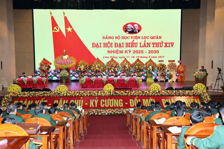 Bảo Giang quang-canh-dai-hoi.jpg