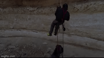 Video: Kham pha “Gieng Dia nguc” chua tung ai dam xuong day