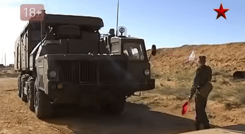 Thời gian để triển khai S-300 là 5 phút. Các tên lửa S-300 được đặt trong những ống kim loại kín và không cần bảo trì trong suốt quá trình sử dụng.