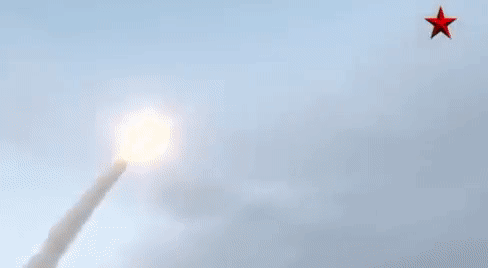 S-300 có nhiều phiên bản nâng cấp được trang bị những loại tên lửa, radar khác nhau với khả năng chống các phương pháp tấn công điện tử tốt hơn, tầm bắn xa hơn và ứng phó với nhiều tình huống hơn.