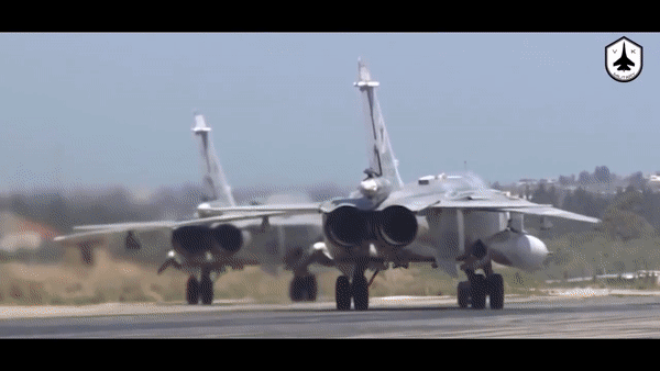 Su-24 có chiều cao 6,19 m, chiều dài 24,59 m. Khối lượng khi không tải khoảng 22.300 kg.