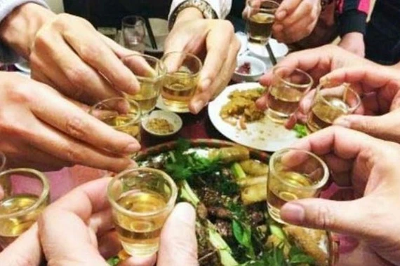 Vụ ngộ độc rượu ở Hải Phòng, methanol nguy hiểm thế nào?