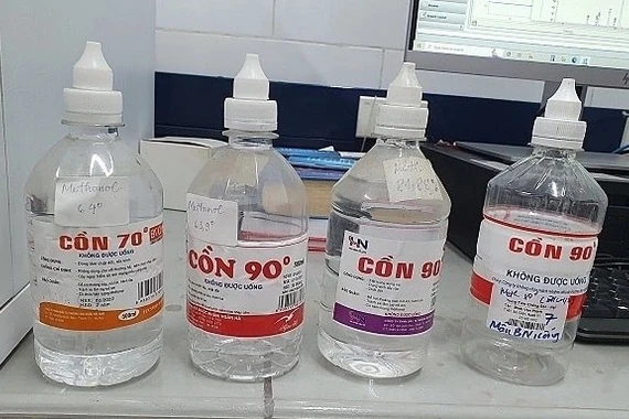 Vụ sản xuất cồn y tế giả, cồn chứa methanol nguy hại sao?