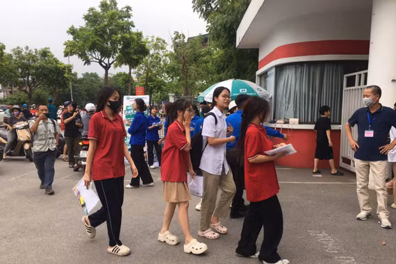 Làm thế nào để học sinh chọn đúng tổ hợp môn phù hợp và xu hướng tuyển sinh?