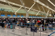 Sân bay Tân Sơn Nhất chạm mốc kỷ lục về chuyến bay và hành khách