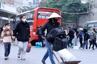 Người dân ùn ùn trở lại Thủ đô sau kỳ nghỉ Tết Dương lịch