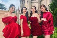 Vân Trang khoe vẻ gợi cảm bên hội bạn thân