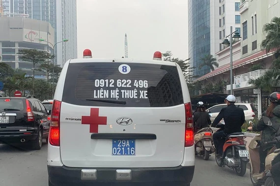 Bệnh viện Việt Đức sử dụng xe biển xanh cho thuê là trái luật, tiền vào túi ai?