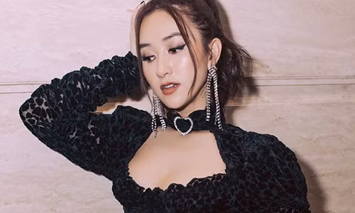 Á hậu bị nghi mượn đồ hiệu đập hộp sống ảo là ai?