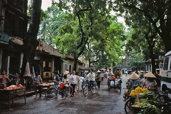 Xúc động ngắm Hà Nội năm 1990 qua bộ ảnh cực quý
