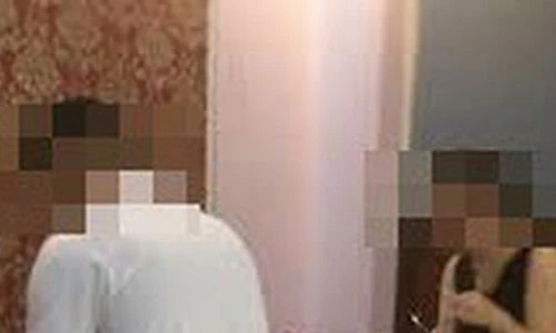 Người chồng tố vợ quan hệ với nam sinh xin hoãn phiên tòa ly hôn