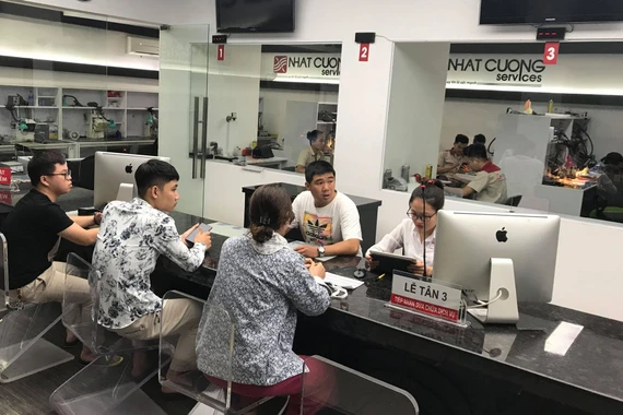 Hiện trạng chuỗi cửa hàng Nhật Cường Mobile 13 ngày sau khi bị khám xét