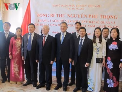 Tổng Bí thư: Mỗi người Việt hãy là cầu nối cho mối quan hệ với Hungary