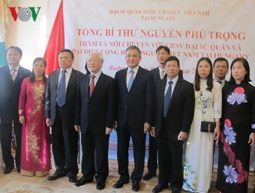 Tổng Bí thư: Mỗi người Việt hãy là cầu nối cho mối quan hệ với Hungary