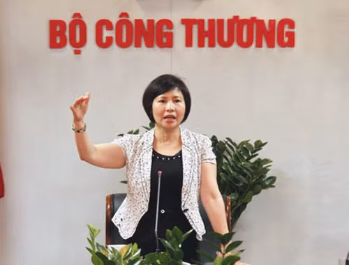 Khởi tố nguyên Thứ trưởng Hồ Thị Kim Thoa: Thu 50 tỷ bán cổ phiếu... có bị xung công?