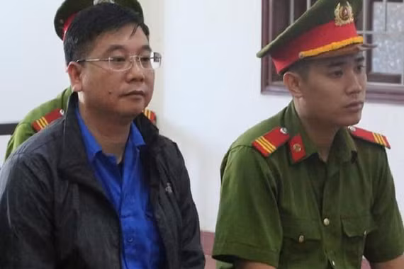 Nâng điểm cho thí sinh, cựu thượng tá công an bị phạt 5 năm tù