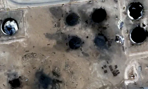 Cảng dầu của lực lượng Houthi điêu tàn sau khi Mỹ không kích