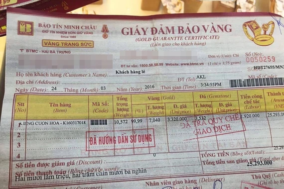 Khách hàng Bảo Tín Minh Châu khuyên nhau mang vàng đi cân lại