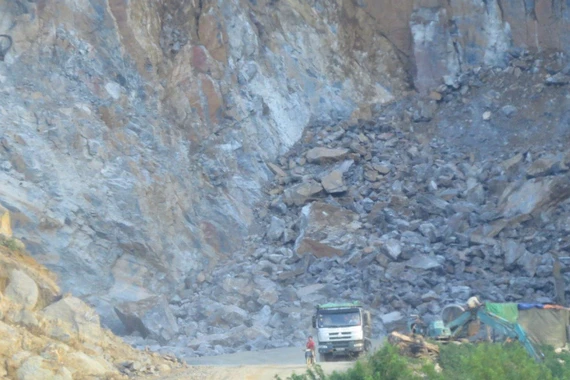 Sập mỏ đá tại Công ty Havico Hà Nam, 2 người chết